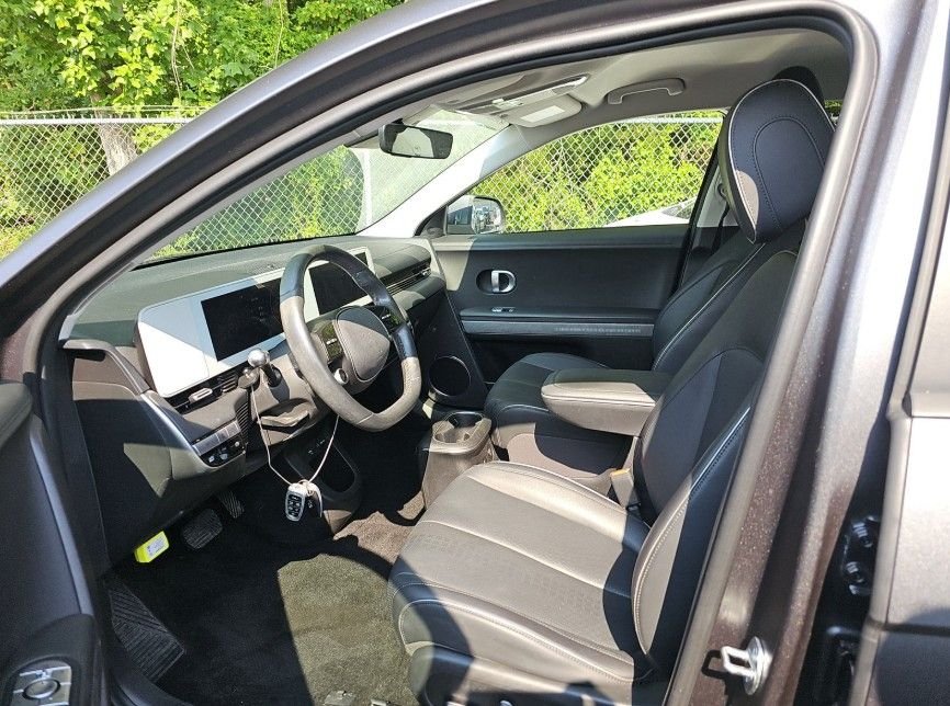 Used 2023 Gray Hyundai SEL image 6