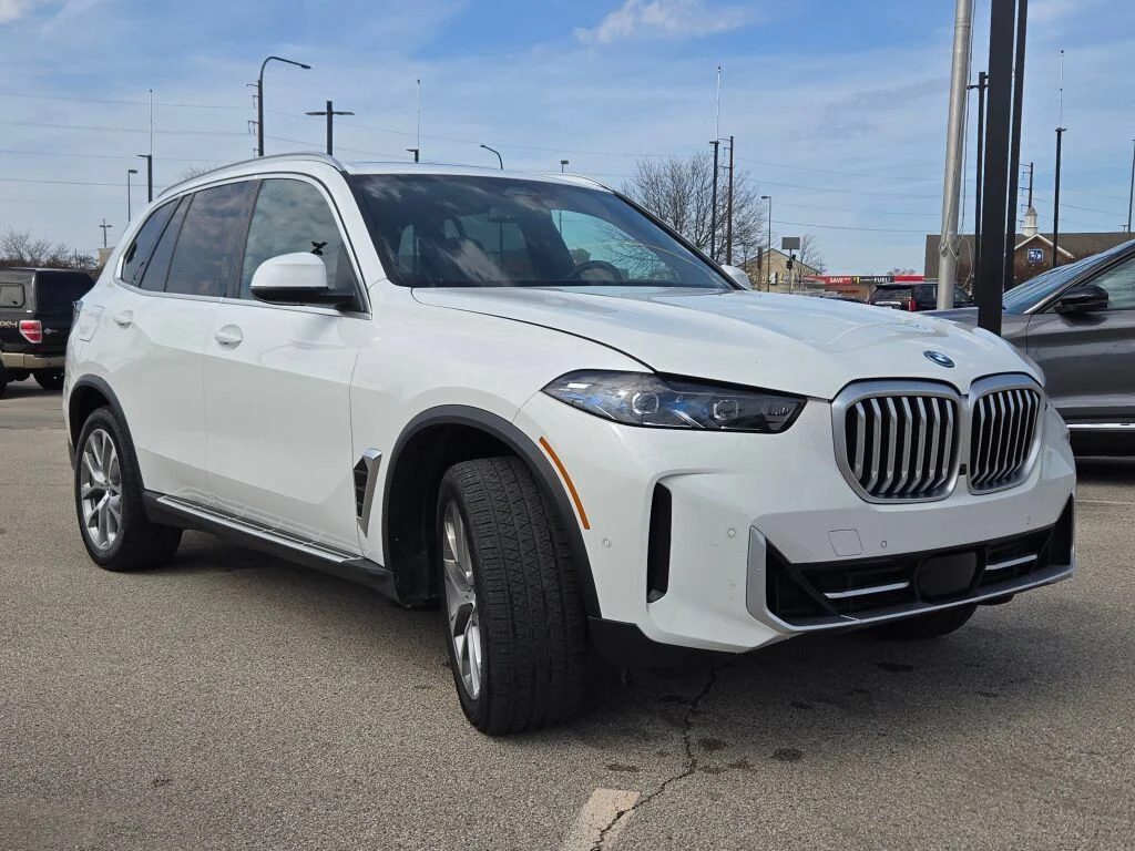 Used 2025 Alpine White BMW xDrive50e image 5