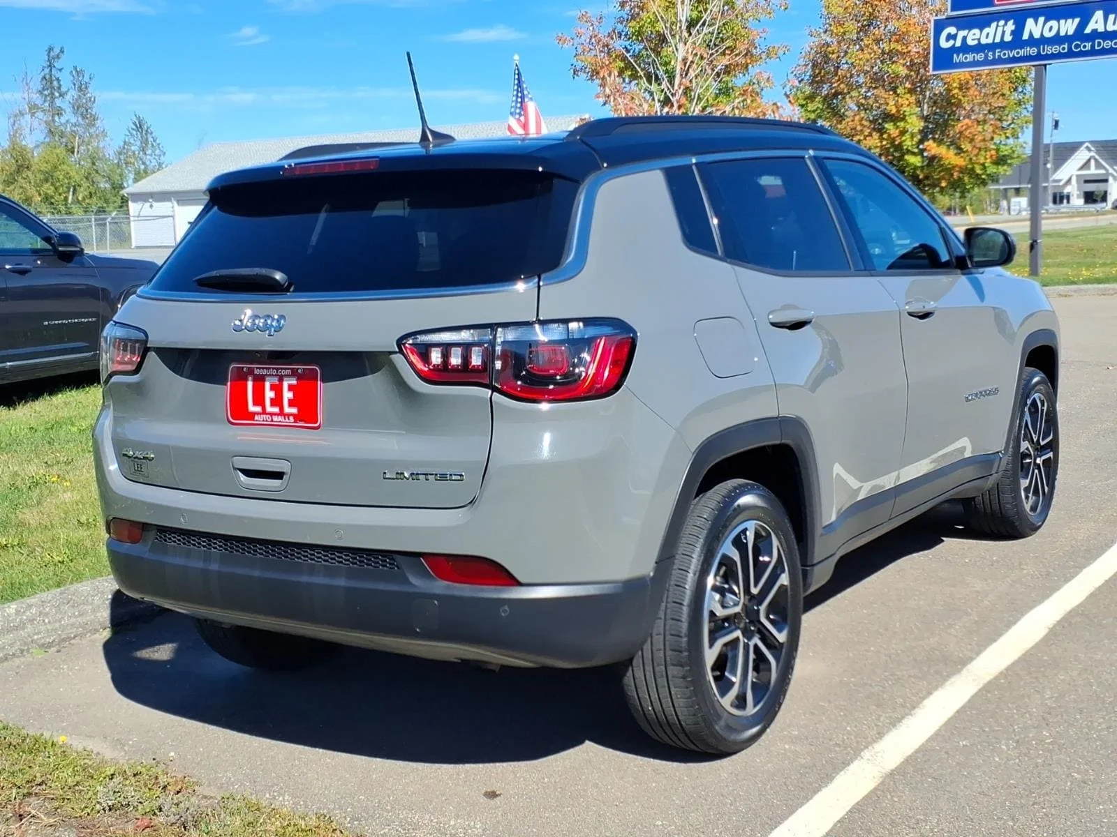Used 2024 Gray Clearcoat Jeep Limited image 5