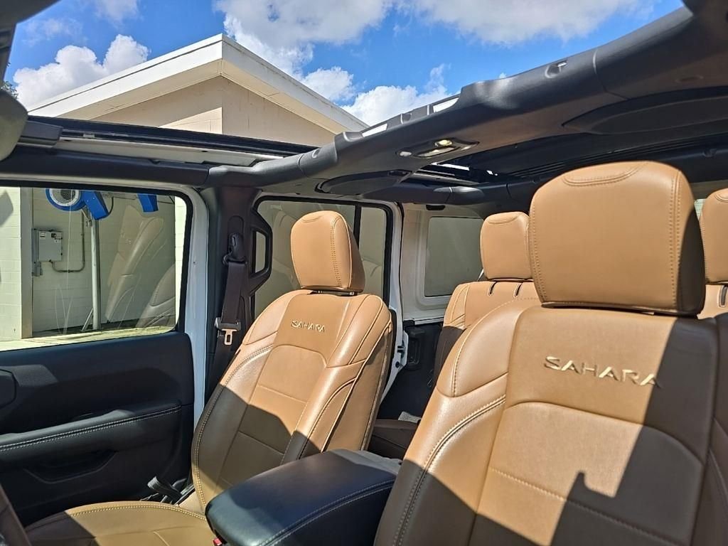 Used 2023 White Jeep Sahara image 6
