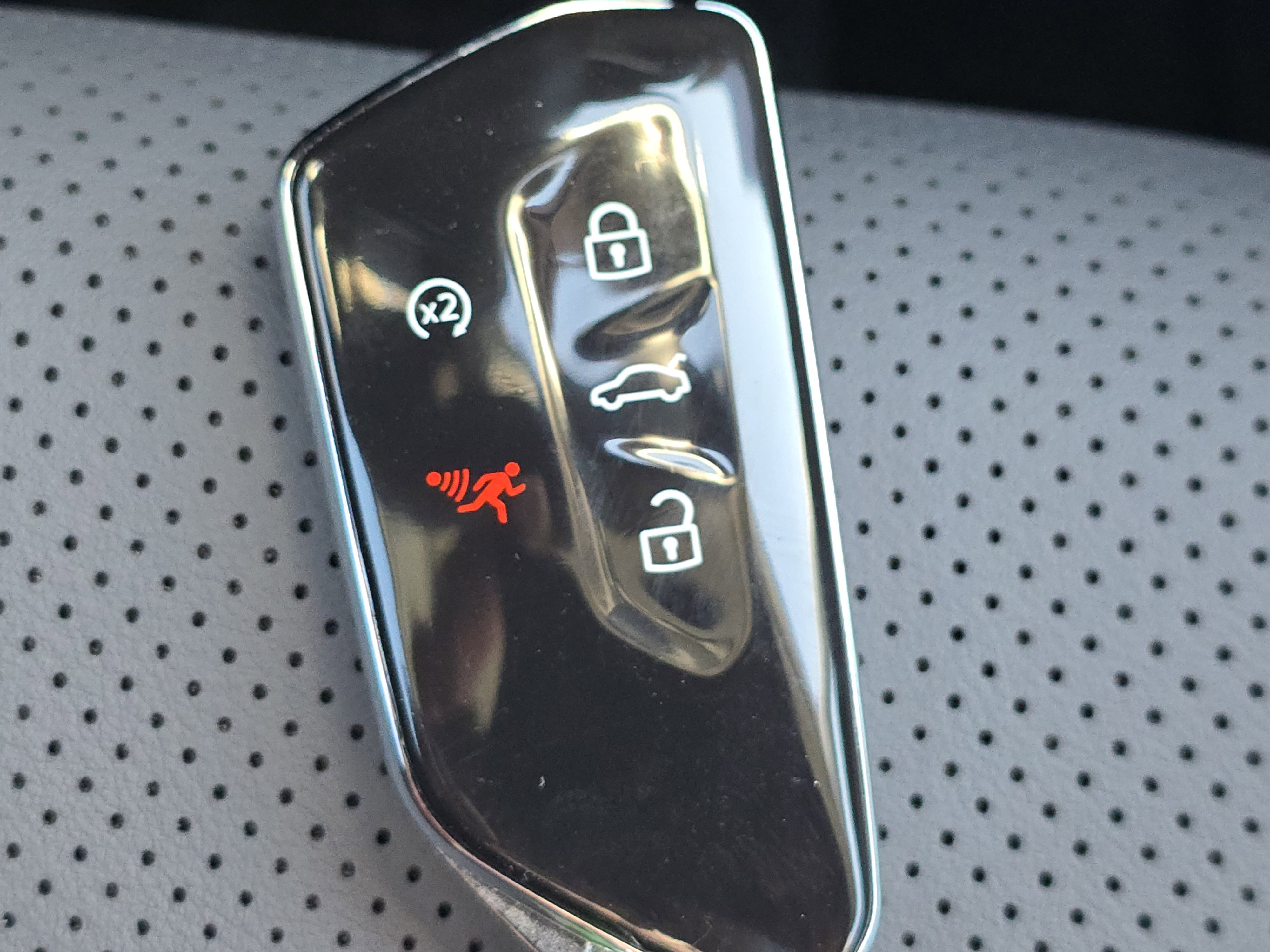 New 2026 Platinum Gray Metallic Volkswagen SE image 27