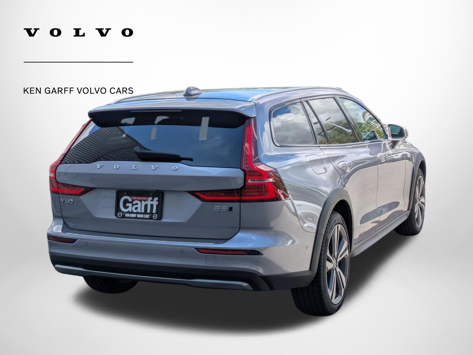 2026 Volvo V60 Cross Country Plus - Photo 3