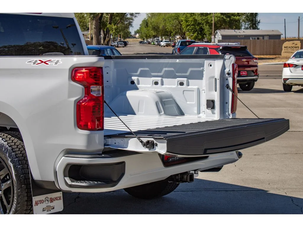 New 2026 Summit White Chevrolet Custom image 10