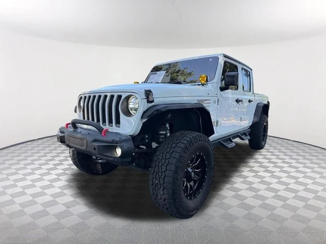 Used 2020 White Jeep Overland 4x4 image 1