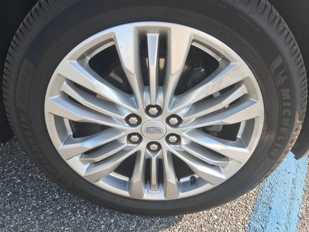 Used 2018 Silver Cadillac Premium Luxury image 17