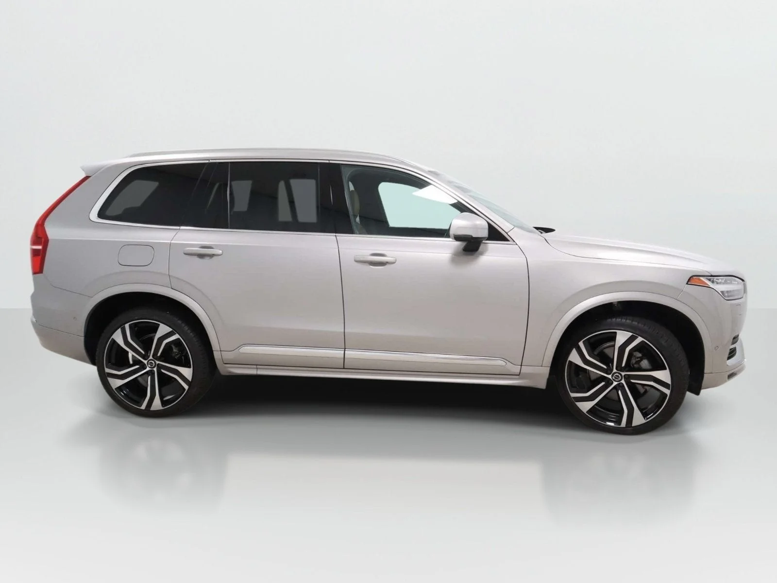 Used 2024 Silver Volvo Ultimate Bright Theme image 6