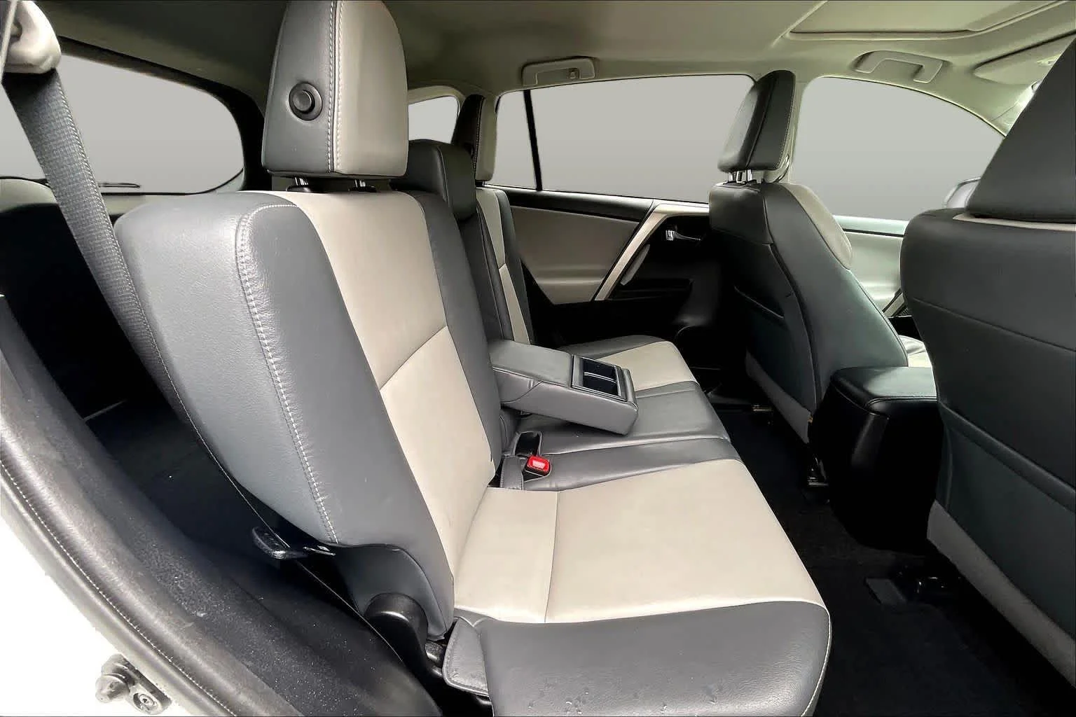 Used 2014 Blizzard Pearl Toyota Limited image 20