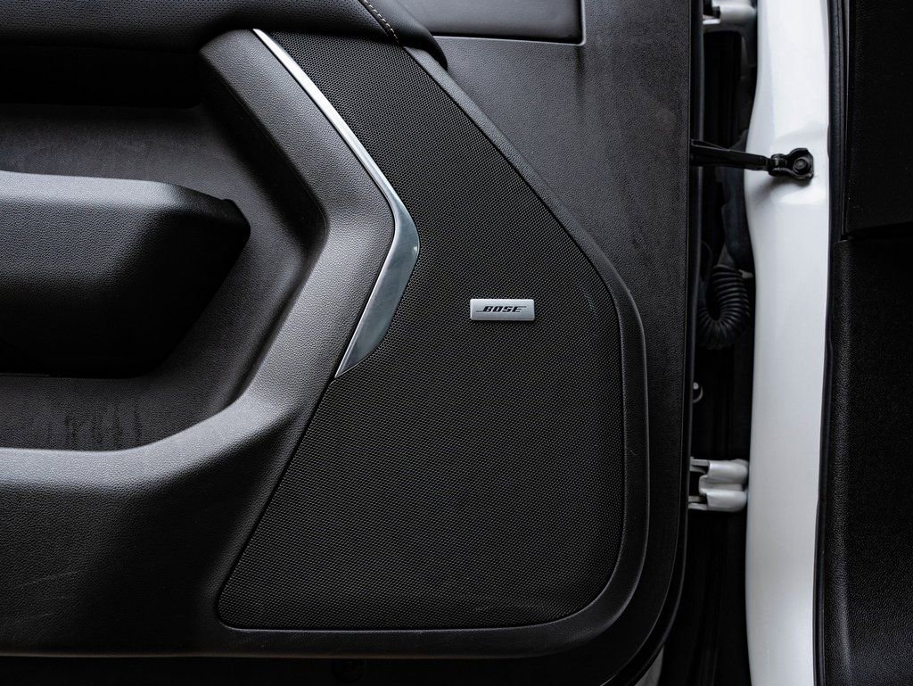 Used 2021 Iridescent Pearl Tricoat Chevrolet Premier image 28