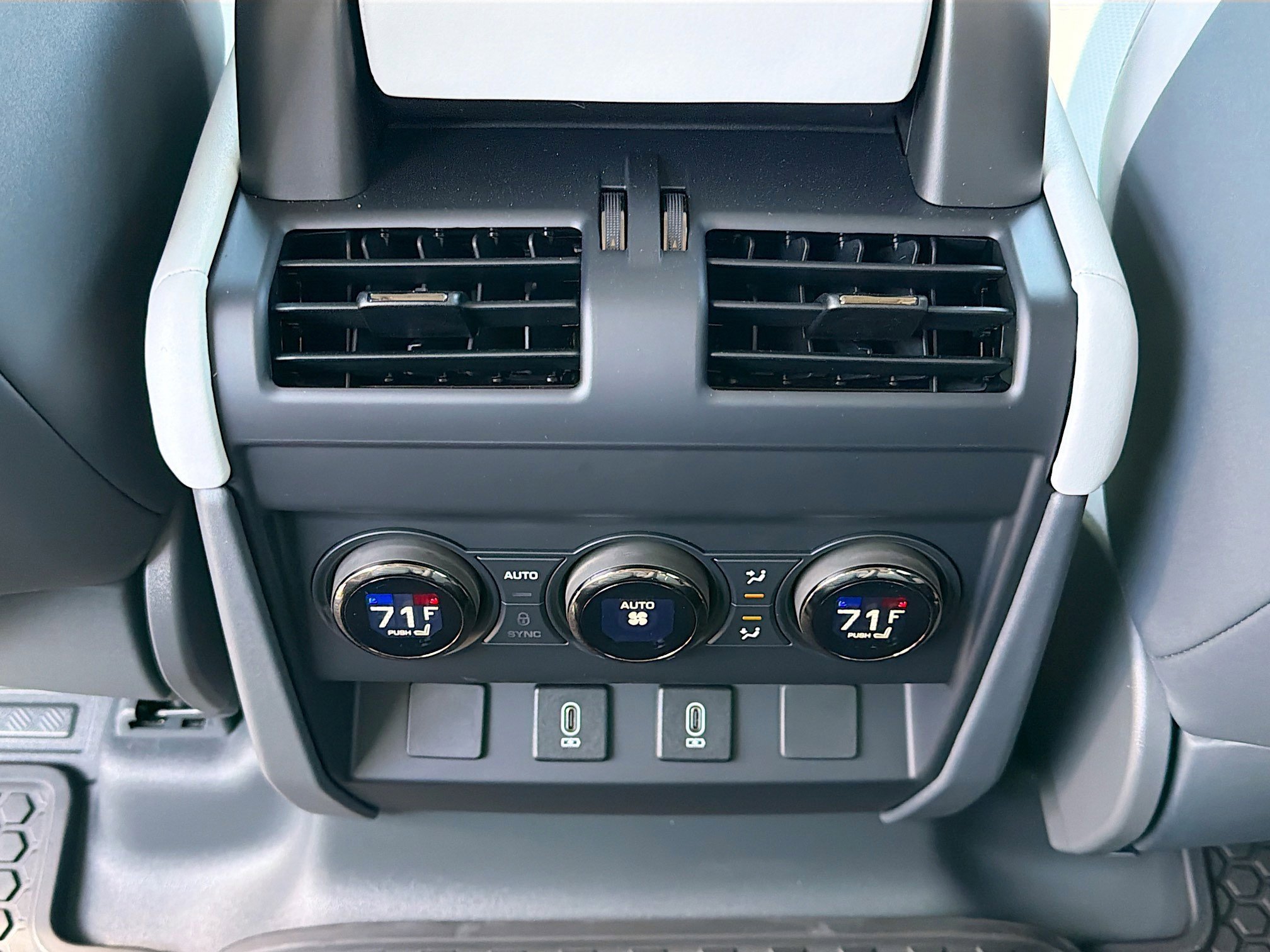 New 2026 Charente Grey Land Rover OCTA image 18