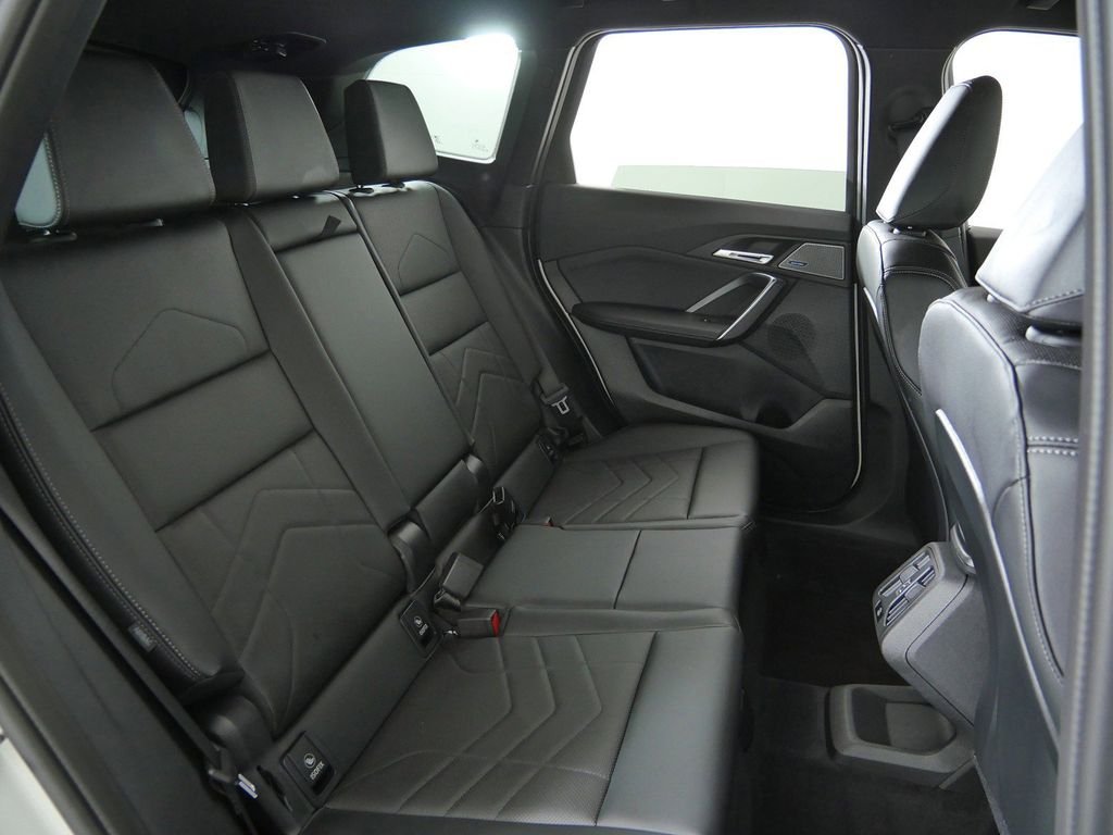 Used 2026 Alpine White BMW xDrive28i image 25