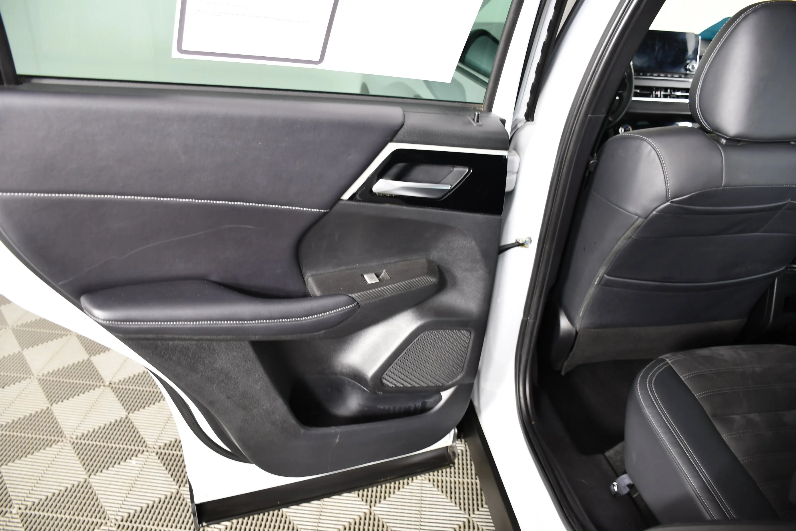 Certified Used 2023 White Diamond Mitsubishi SE image 45