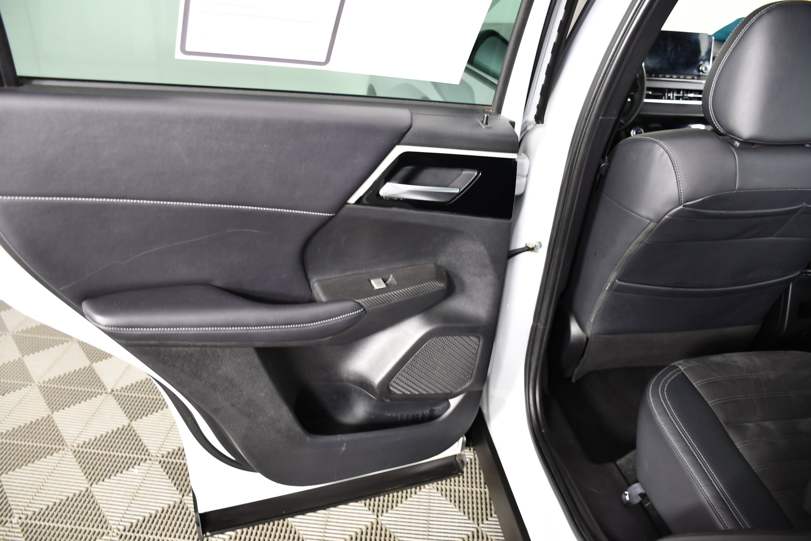 Certified Used 2023 White Diamond Mitsubishi SE image 45