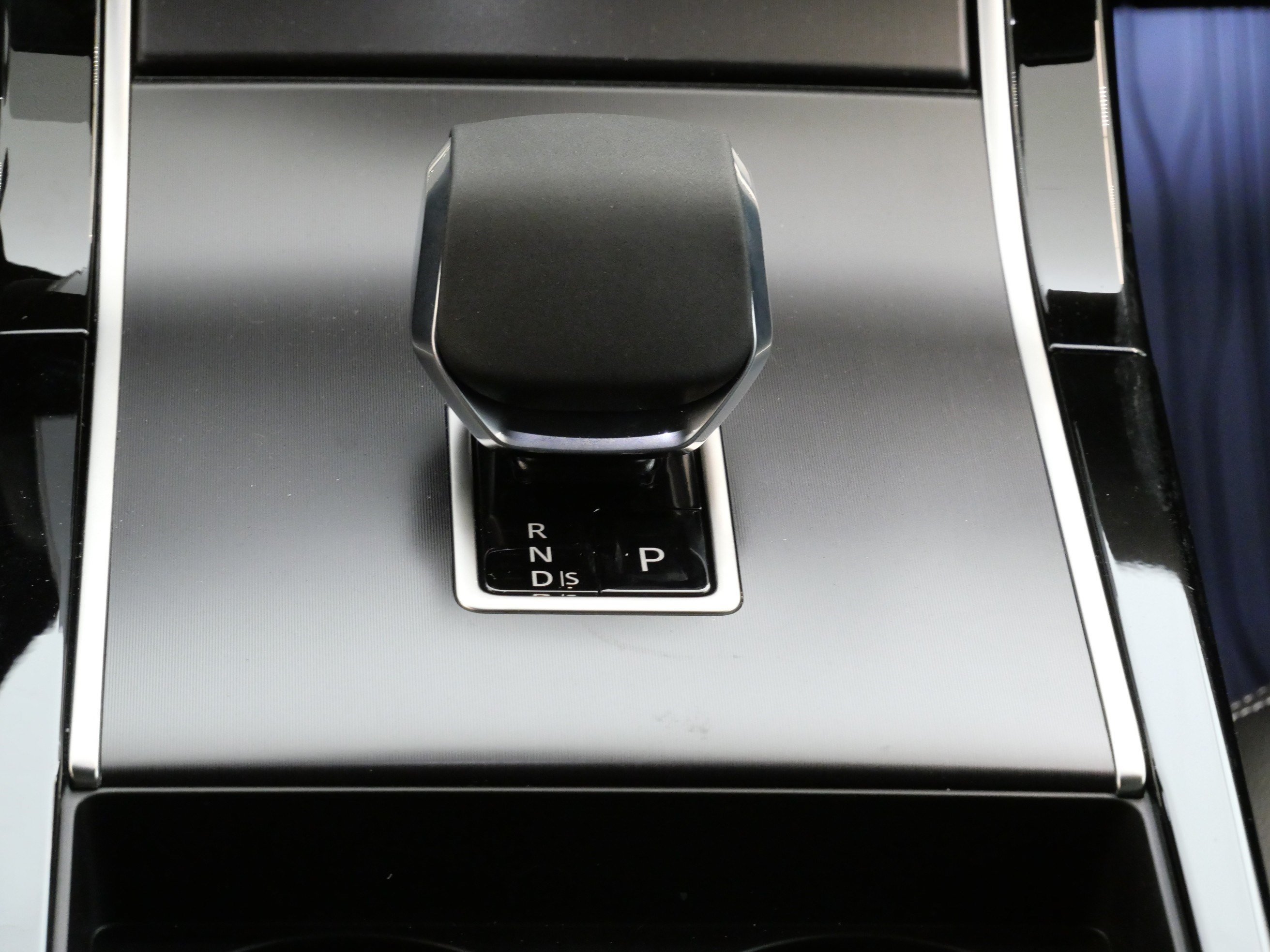 New 2026 Santorini Black LAND ROVER  image 10