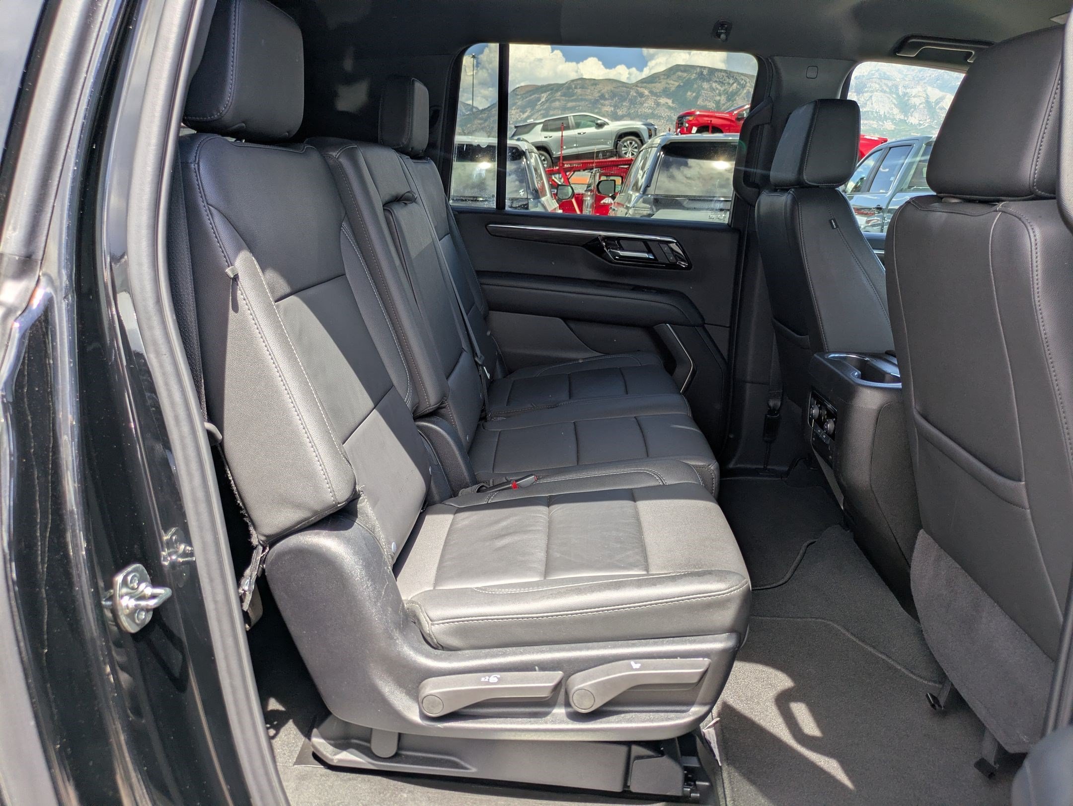 Used 2025 Black Chevrolet Z71 image 31