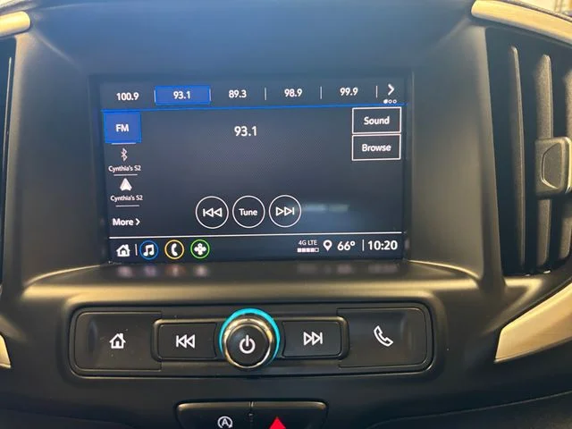 Used 2022  GMC SLE image 19