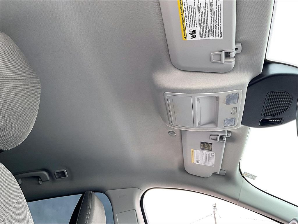 Used 2022 White Ford SE image 22