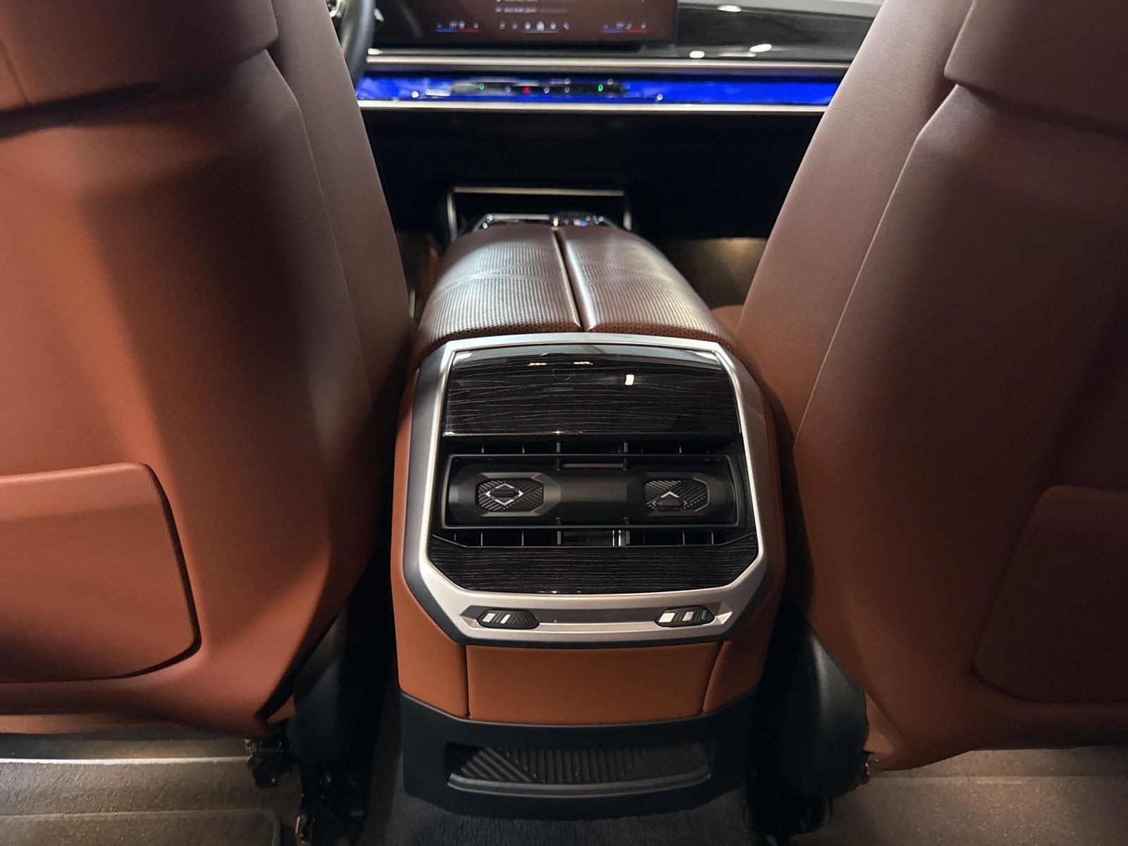 Used 2025 Black BMW xDrive60 image 15
