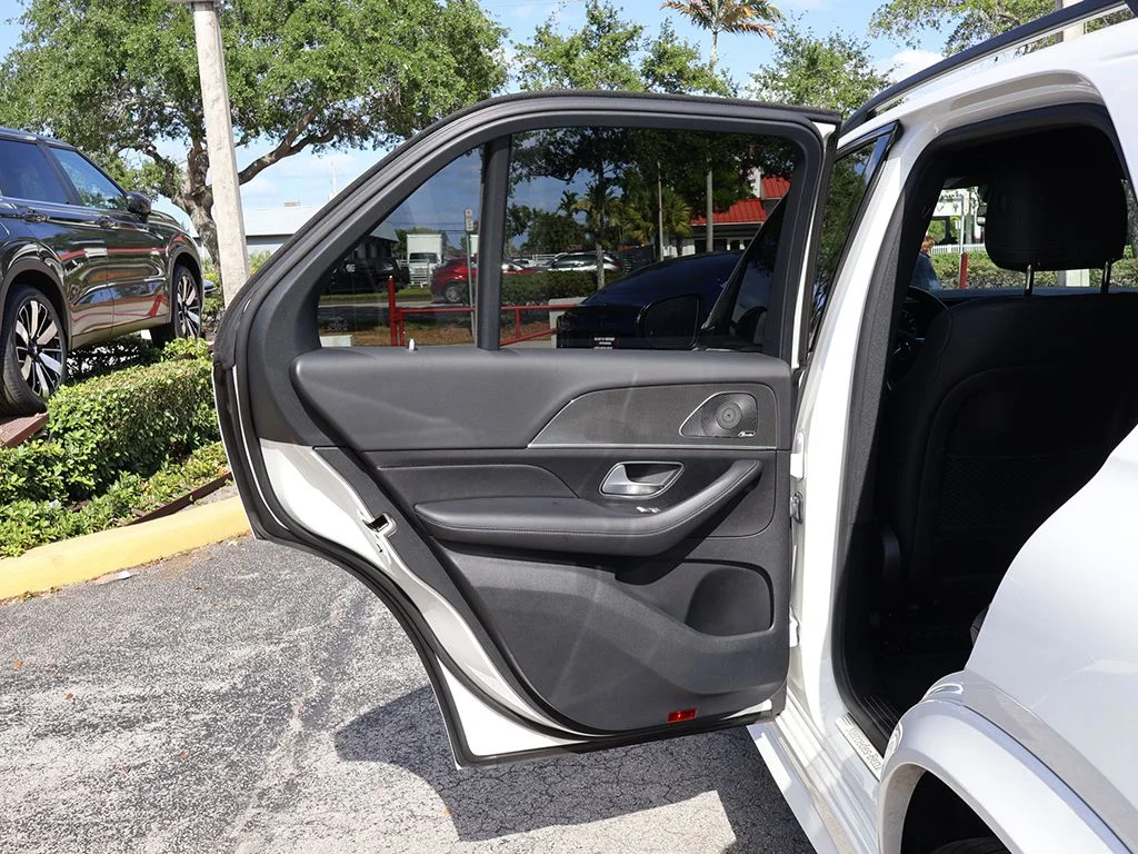 Used 2023 White Mercedes-Benz GLE 450 image 28