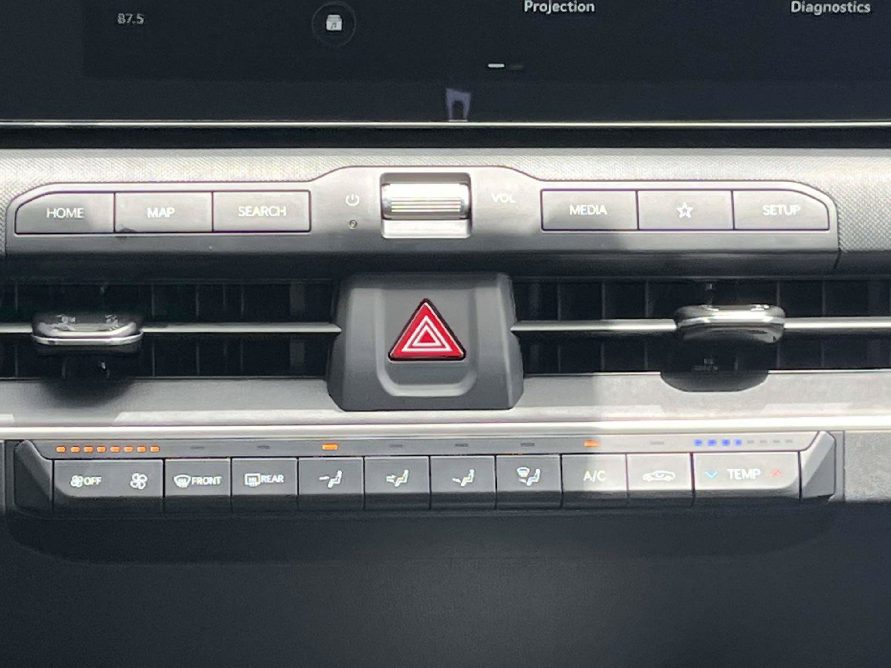 New 2026 Snow White Pearl Kia LXS image 15