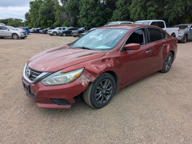 Used 2016 Red Nissan 2.5 S image 8