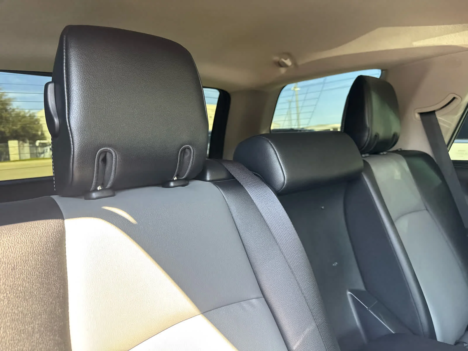 Used 2014 Magnetic Gray Metallic Toyota SR5 Premium image 18