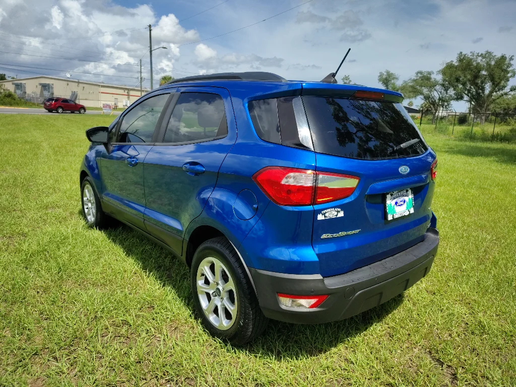 Used 2019 Lightning Blue Metallic Ford SE image 3
