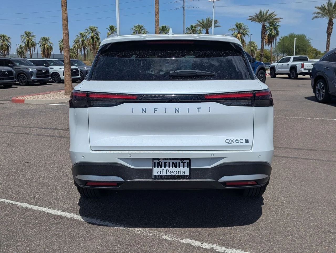New 2027 RADIANT WHITE INFINITI Luxe AWD image 4