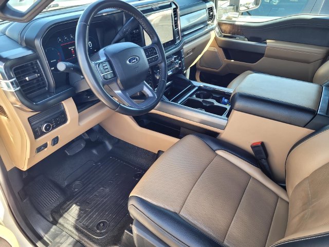 Used 2025  Ford Lariat image 18