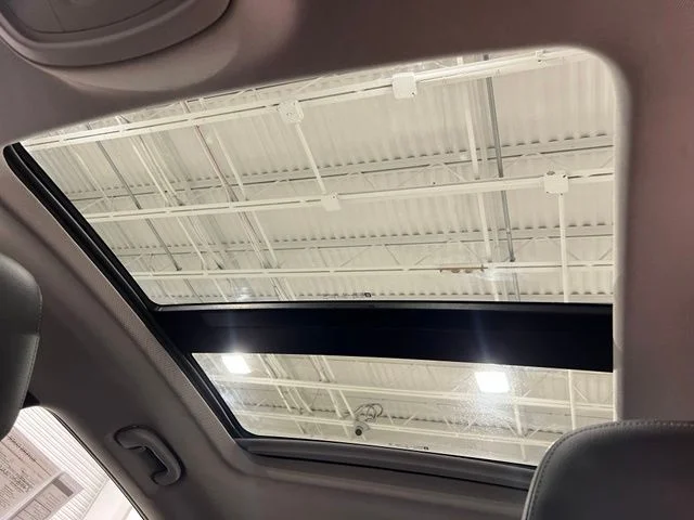 Used 2018 Pearl Chevrolet Premier image 19