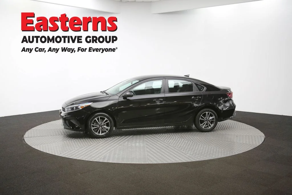 Used 2022 Black Kia LXS image 55