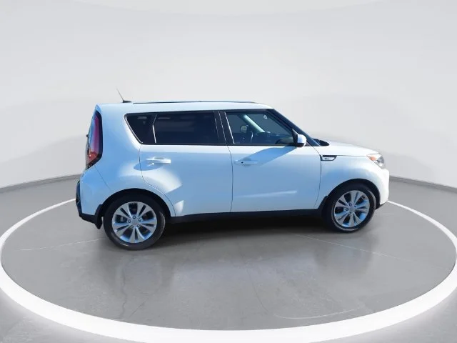Used 2016 White Kia Plus image 9