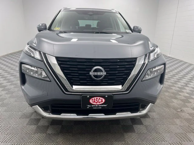 Used 2023 Gray Nissan Platinum image 3
