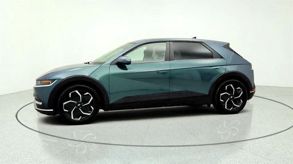 Used 2024 Digital Teal Hyundai SEL RWD image 8