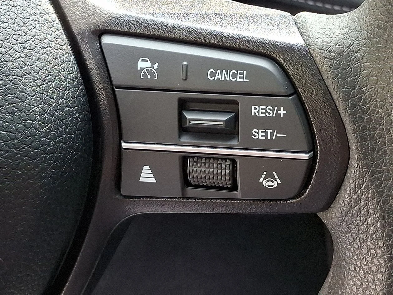 Used 2025  Honda SE image 22