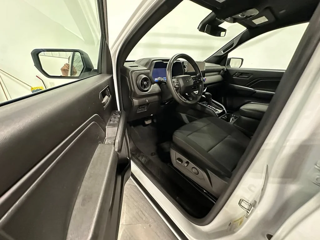 Used 2024 Summit White Chevrolet Trail Boss image 18