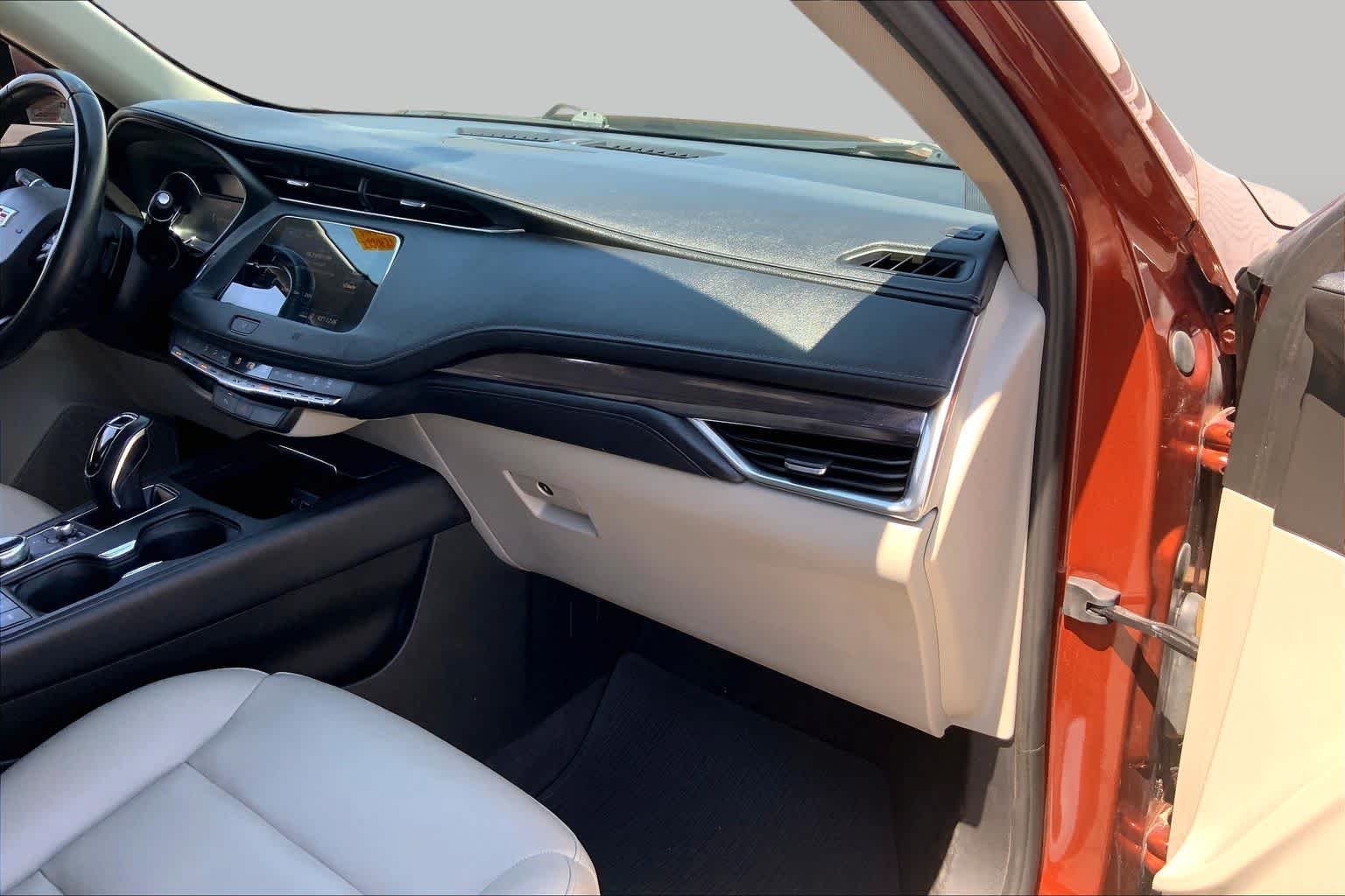 Used 2019 Autumn Metallic Cadillac FWD Luxury image 16