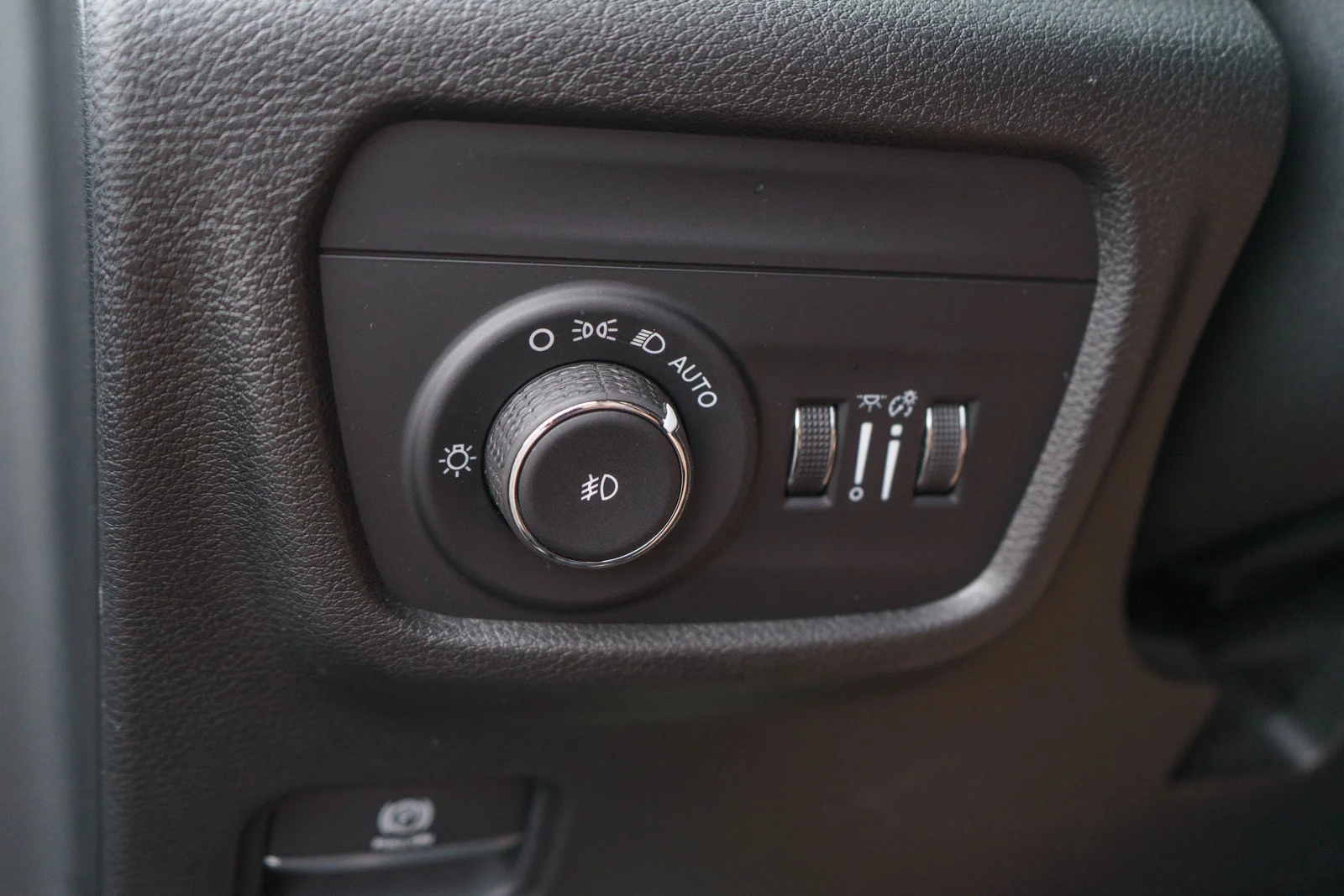 Used 2021 Rocky Mountain Pearlcoat Jeep Limited image 25