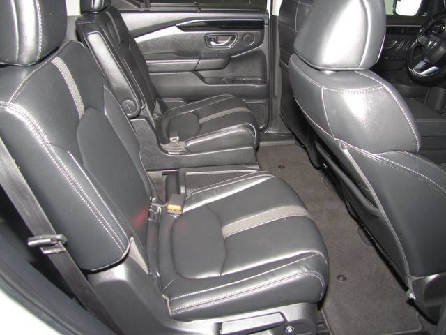 Certified Used 2024 Platinum White Pearl Honda EX-L 7 Passenger image 18