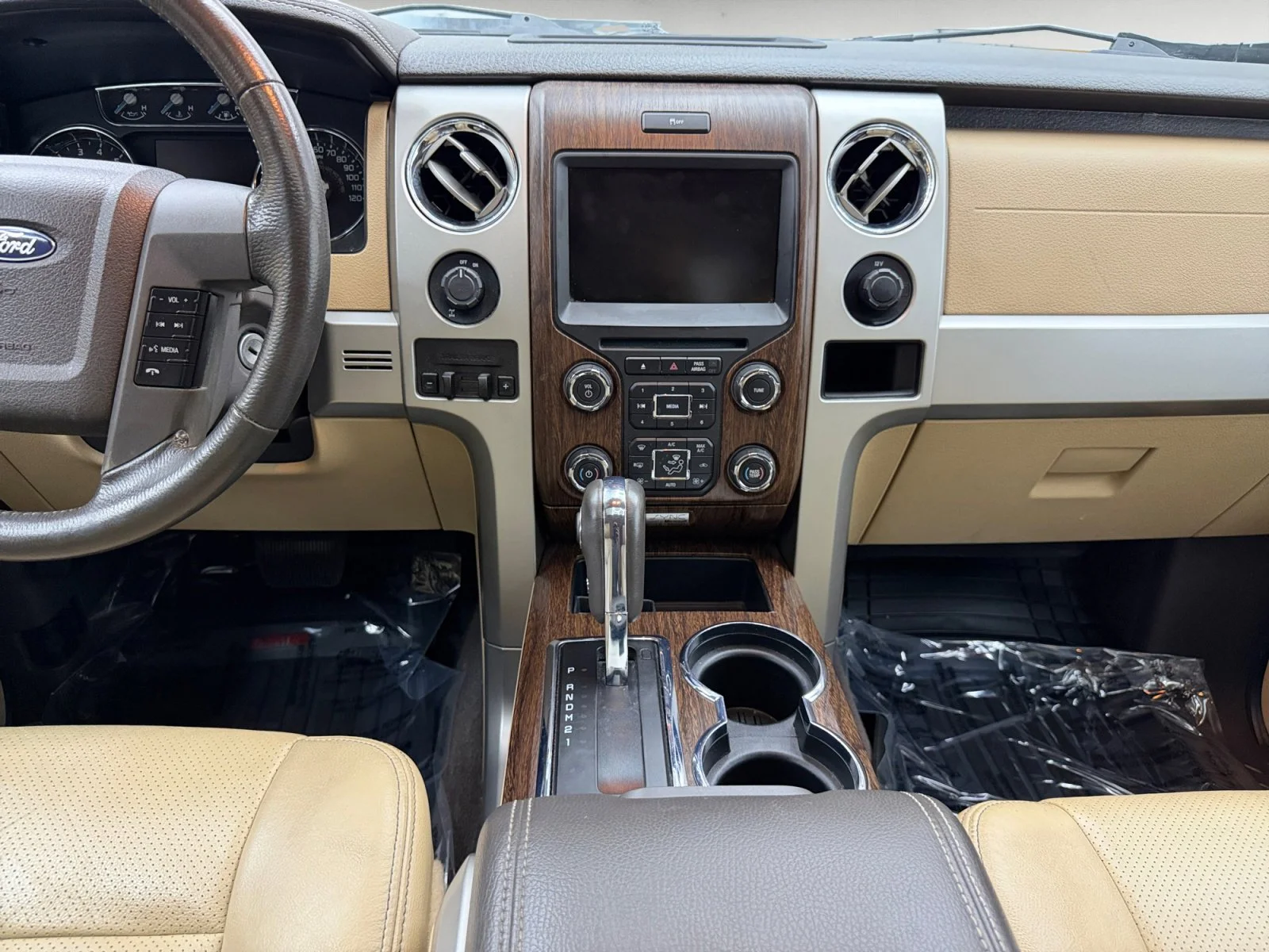 Used 2013 White Platinum Ford Lariat image 12