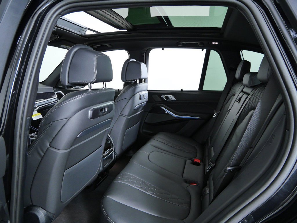 New 2026 Black Sapphire Metallic BMW xDrive50e image 28
