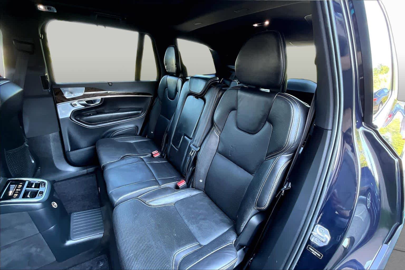 Used 2017 Magic Blue Metallic Volvo Inscription image 21