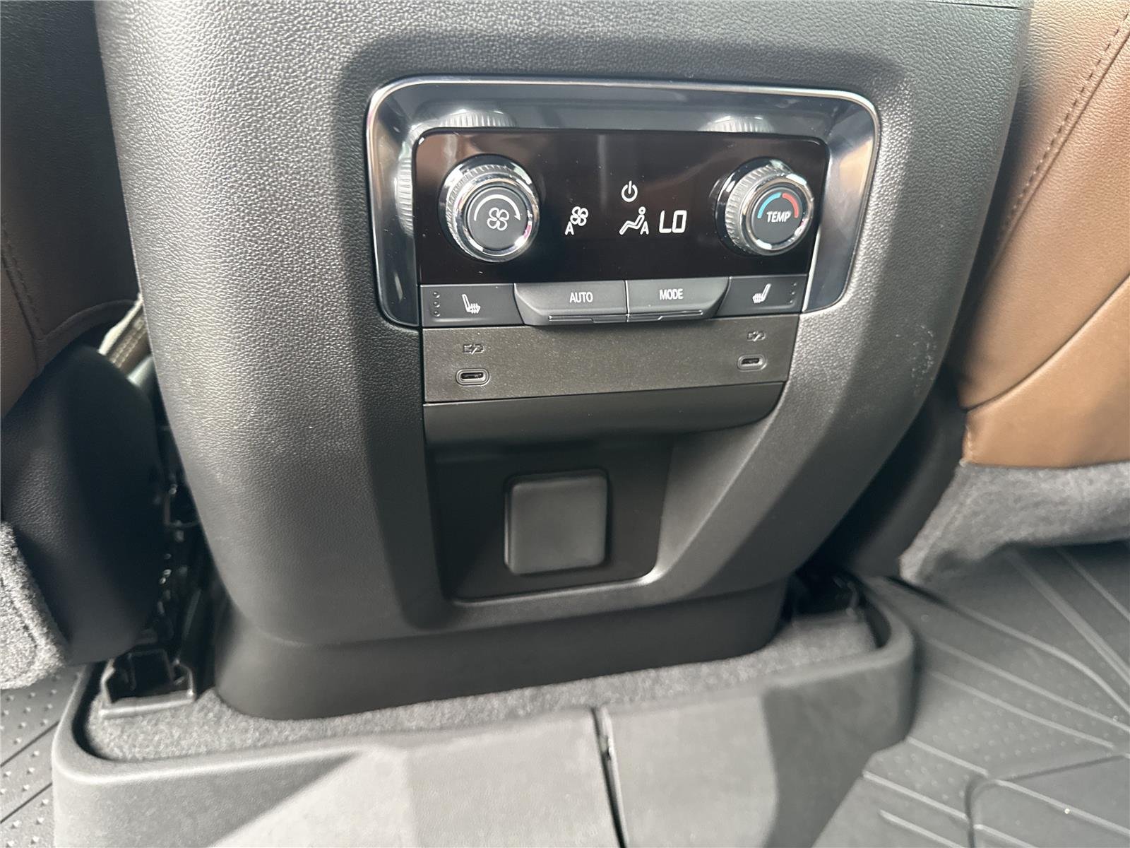 2026 Chevrolet Suburban High Country - Photo 36