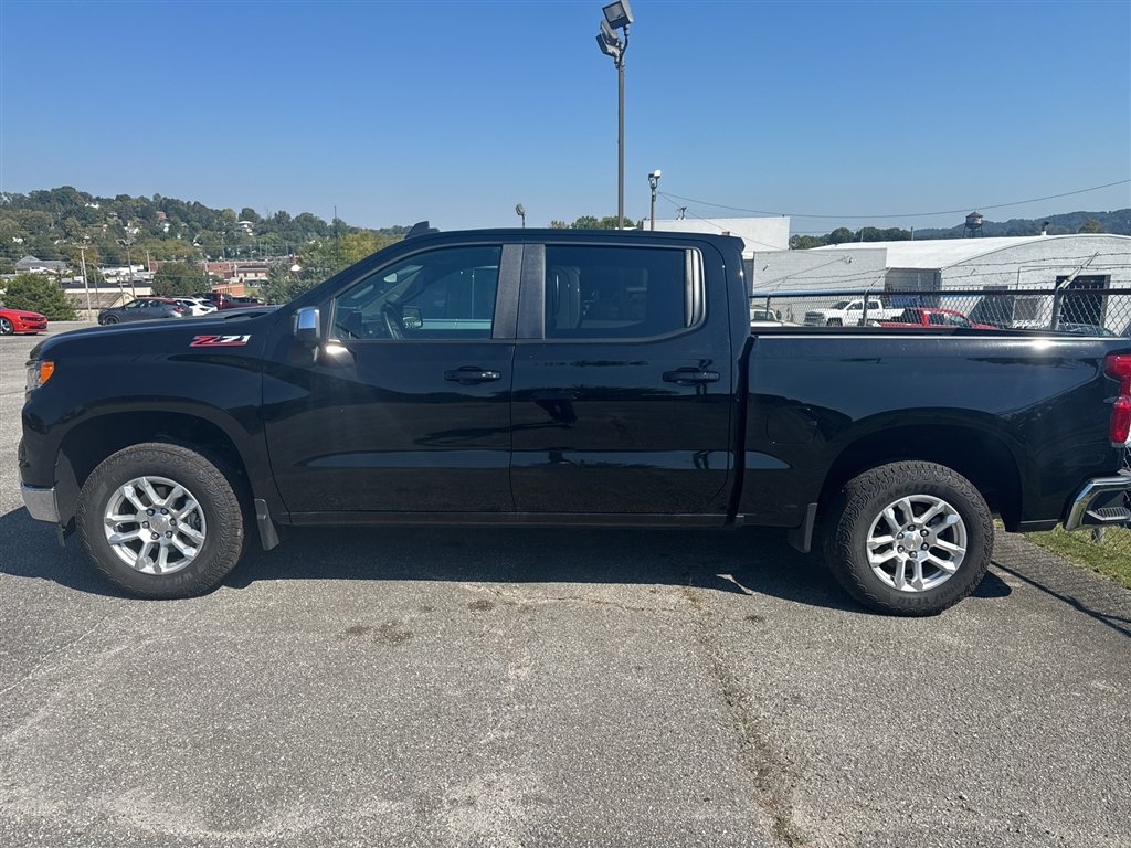 Used 2025 Black Chevrolet LT image 5