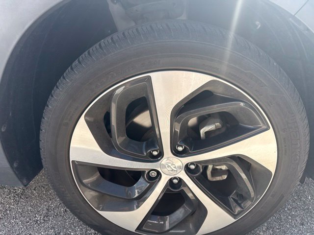 Used 2018 Dazzling White Hyundai Sport image 8