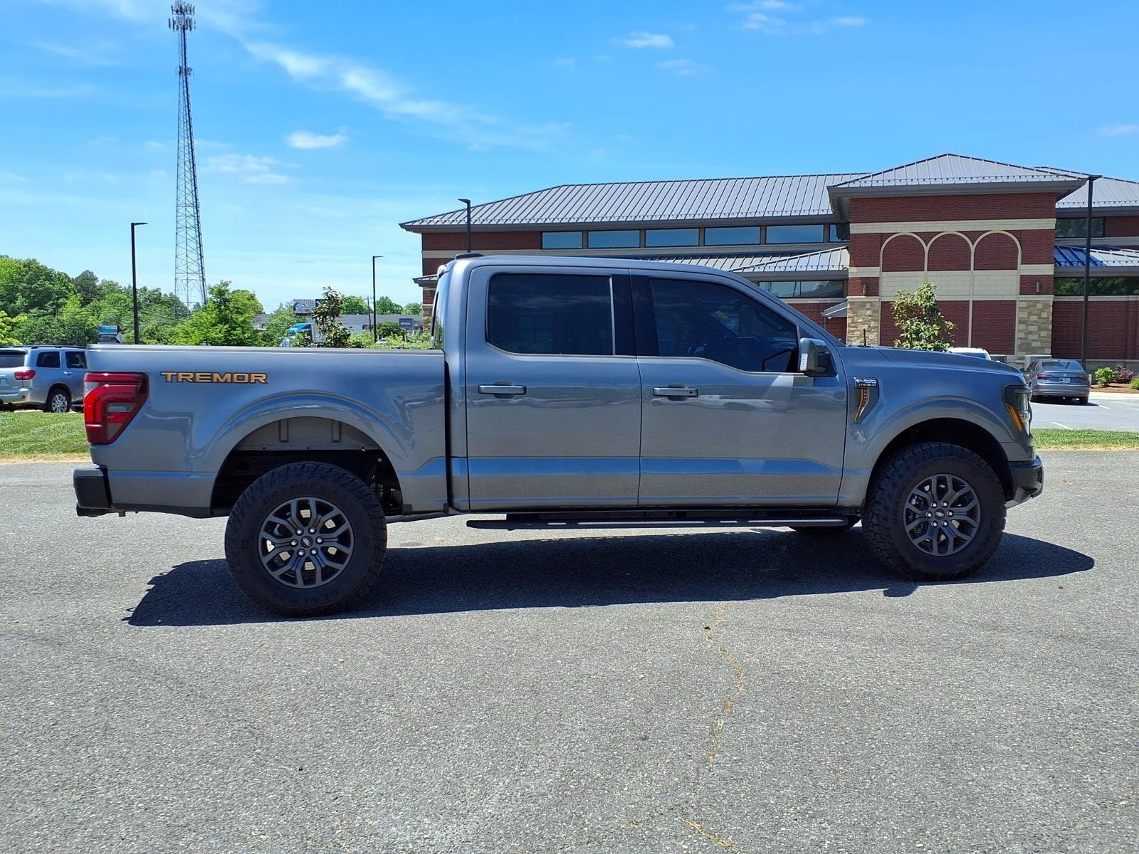 Used 2025 Gray Ford Tremor image 12