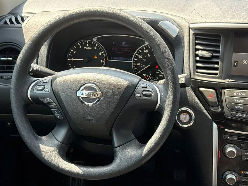 Used 2020 Glacier White Nissan S image 13