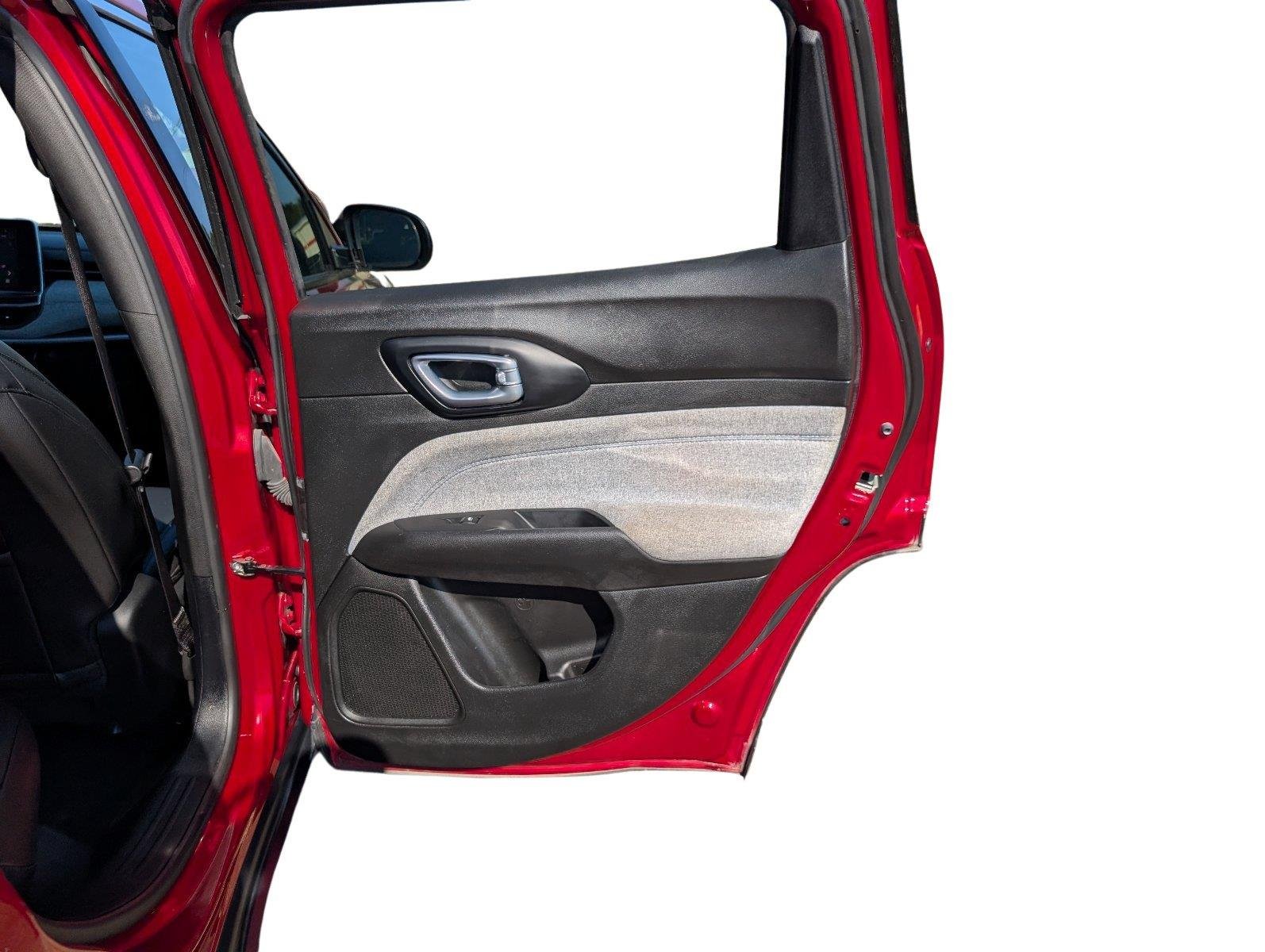 Used 2025 Red Hot Pearlcoat Jeep Latitude image 21