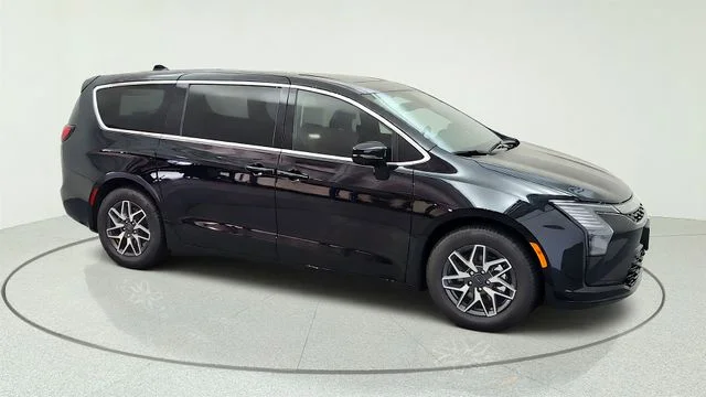 New 2027 Diamond Black Crystal Pearl-Coat Exterior Paint Chrysler Limited image 27