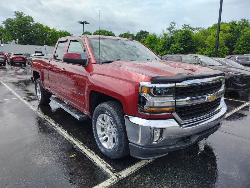 Used 2018 Red Chevrolet LT image 3
