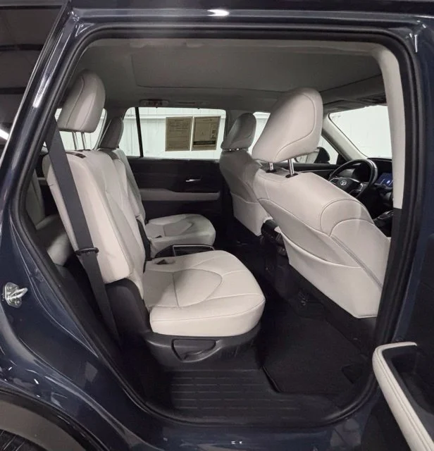 Used 2025 White Toyota XLE image 20